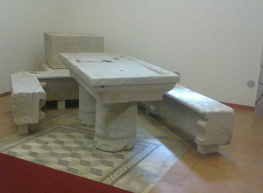 SITO_N_1_Foto0086_AQUILEIA_EUPORUS_MONUMENTO_ALL_INTERNO_RITAGLIO